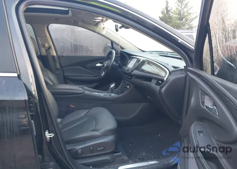 2018 Buick Envision Premium I z USA, uszkodzony, nr VIN LRBFX3SX8JD059503